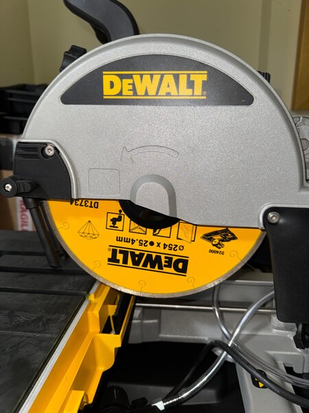 DeWalt Taietor de placi ceramice cu disc 250mm D24000 1600W